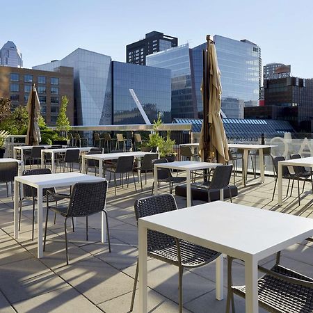 Doubletree By Hilton Montreal Hotel Exterior photo
