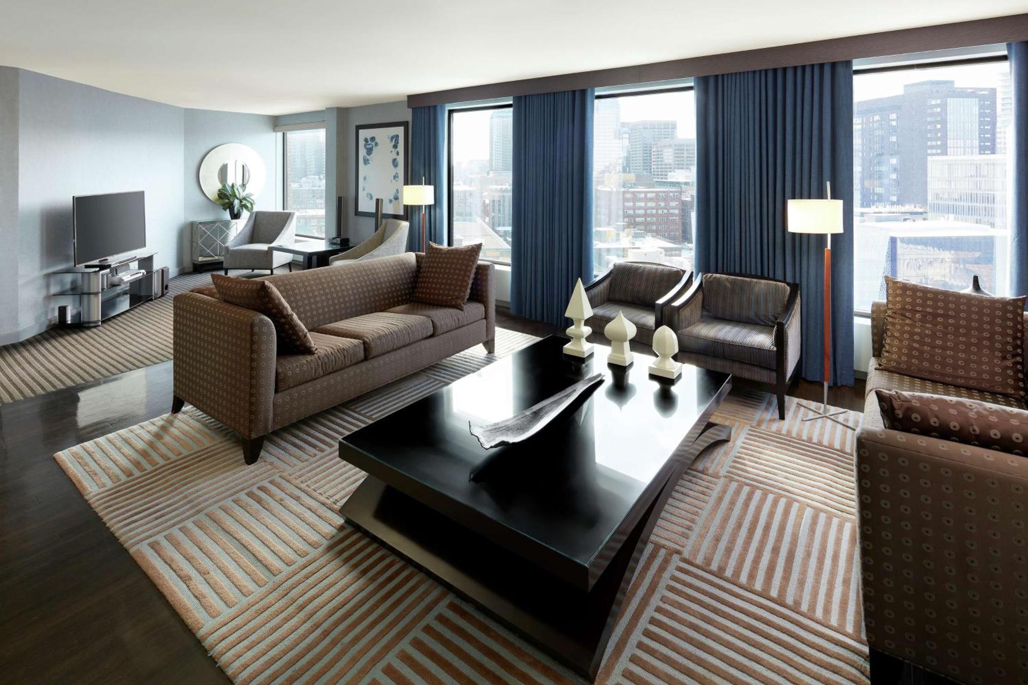 Doubletree By Hilton Montreal Hotel Exterior photo