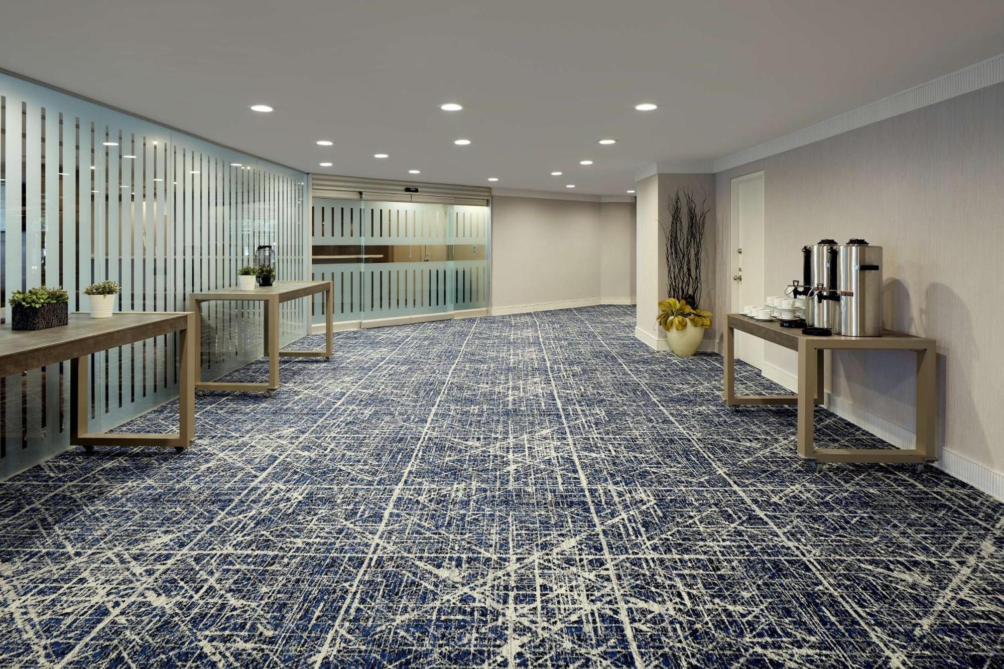 Doubletree By Hilton Montreal Hotel Exterior photo