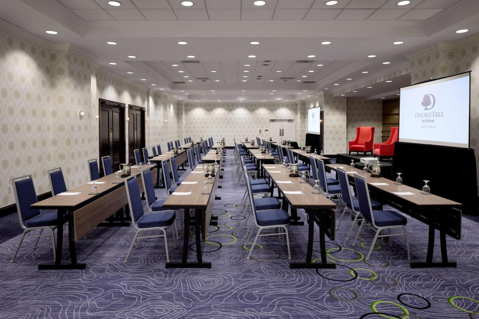 Doubletree By Hilton Montreal Hotel Exterior photo
