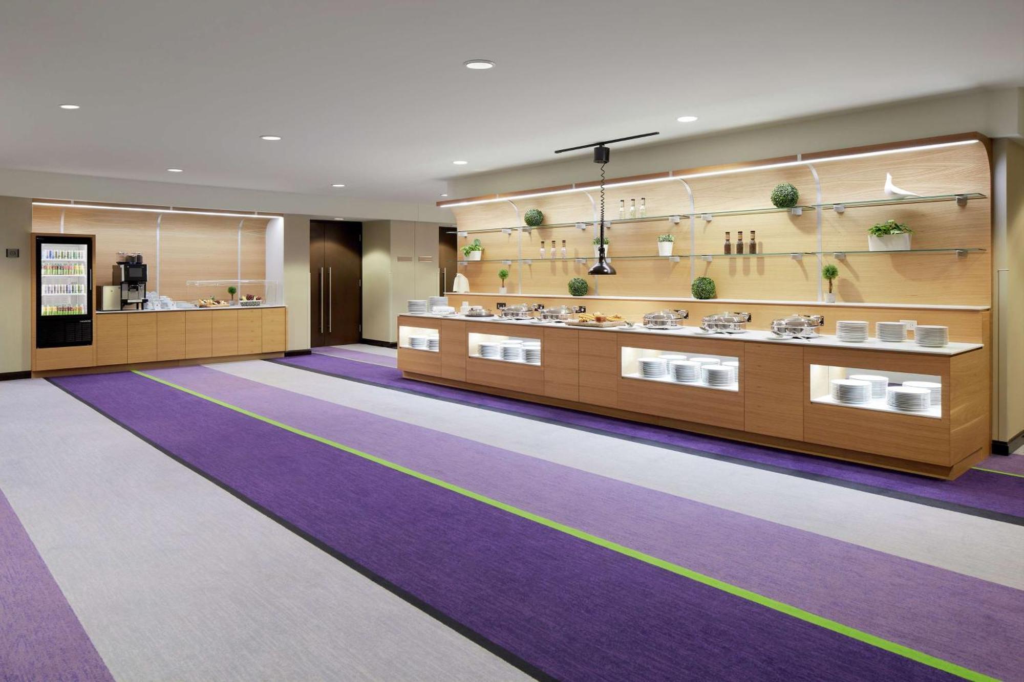 Doubletree By Hilton Montreal Hotel Exterior photo