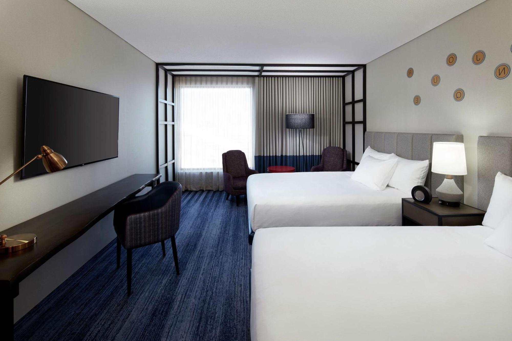 Doubletree By Hilton Montreal Hotel Exterior photo