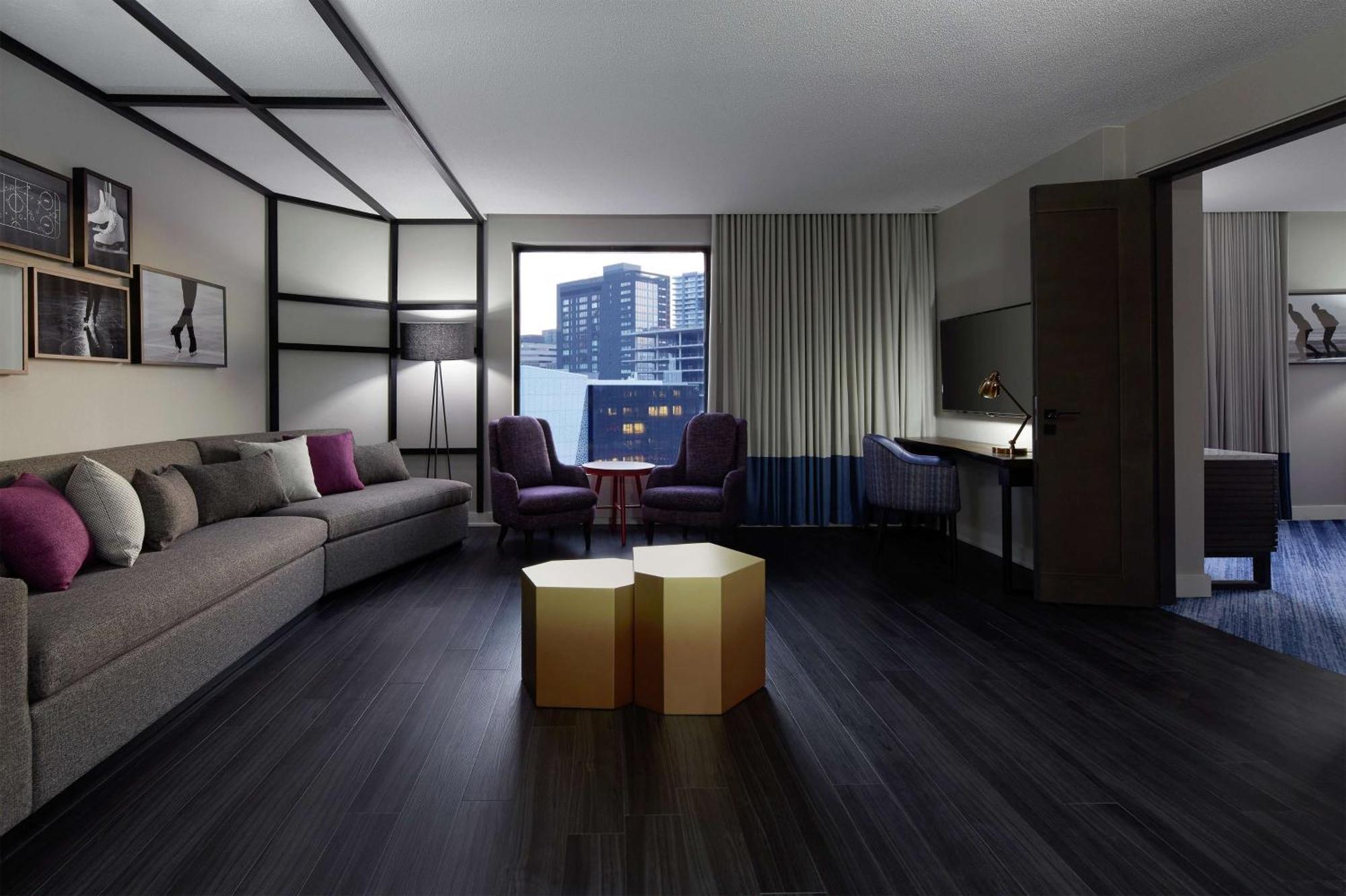 Doubletree By Hilton Montreal Hotel Exterior photo