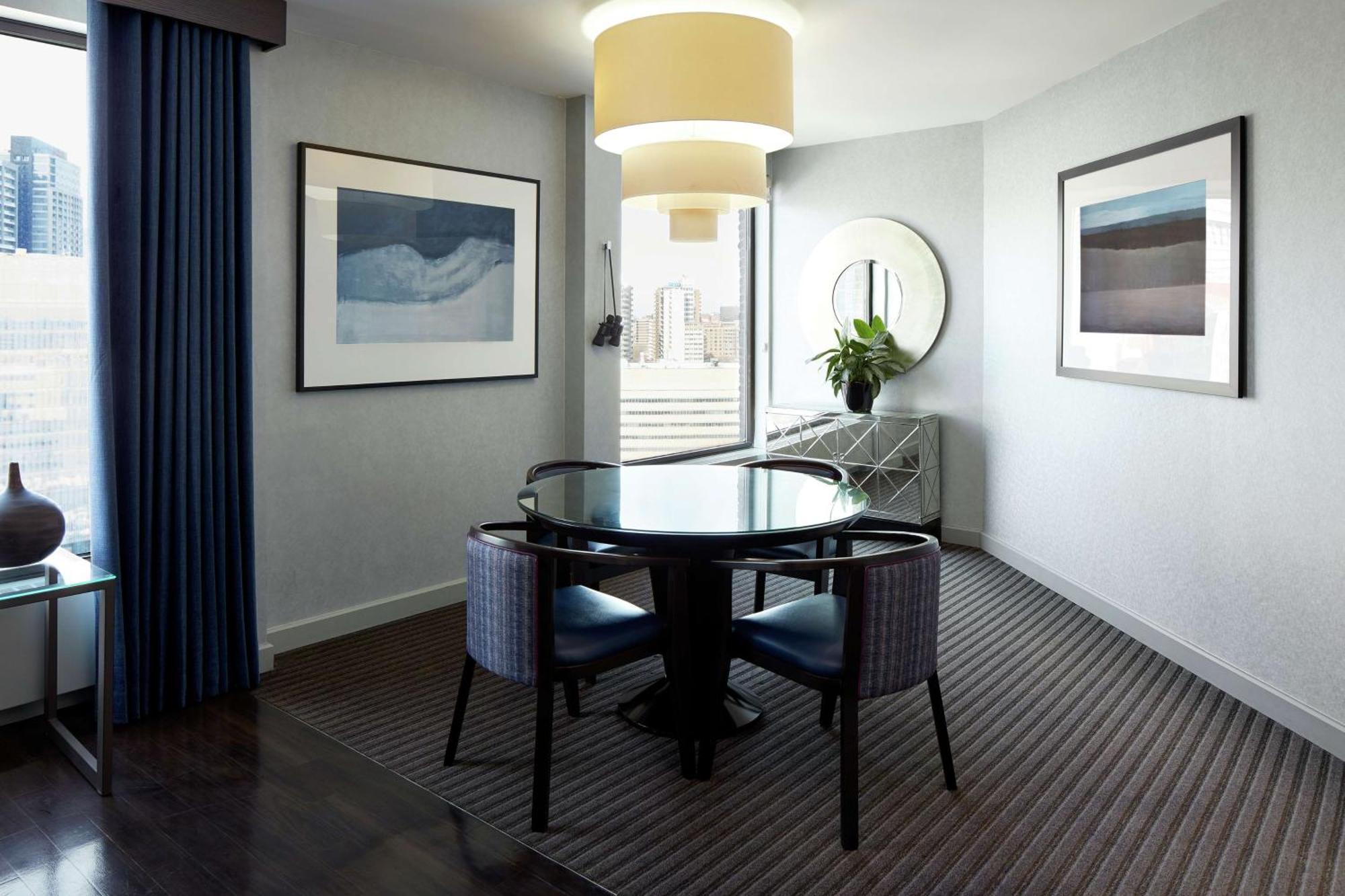 Doubletree By Hilton Montreal Hotel Exterior photo