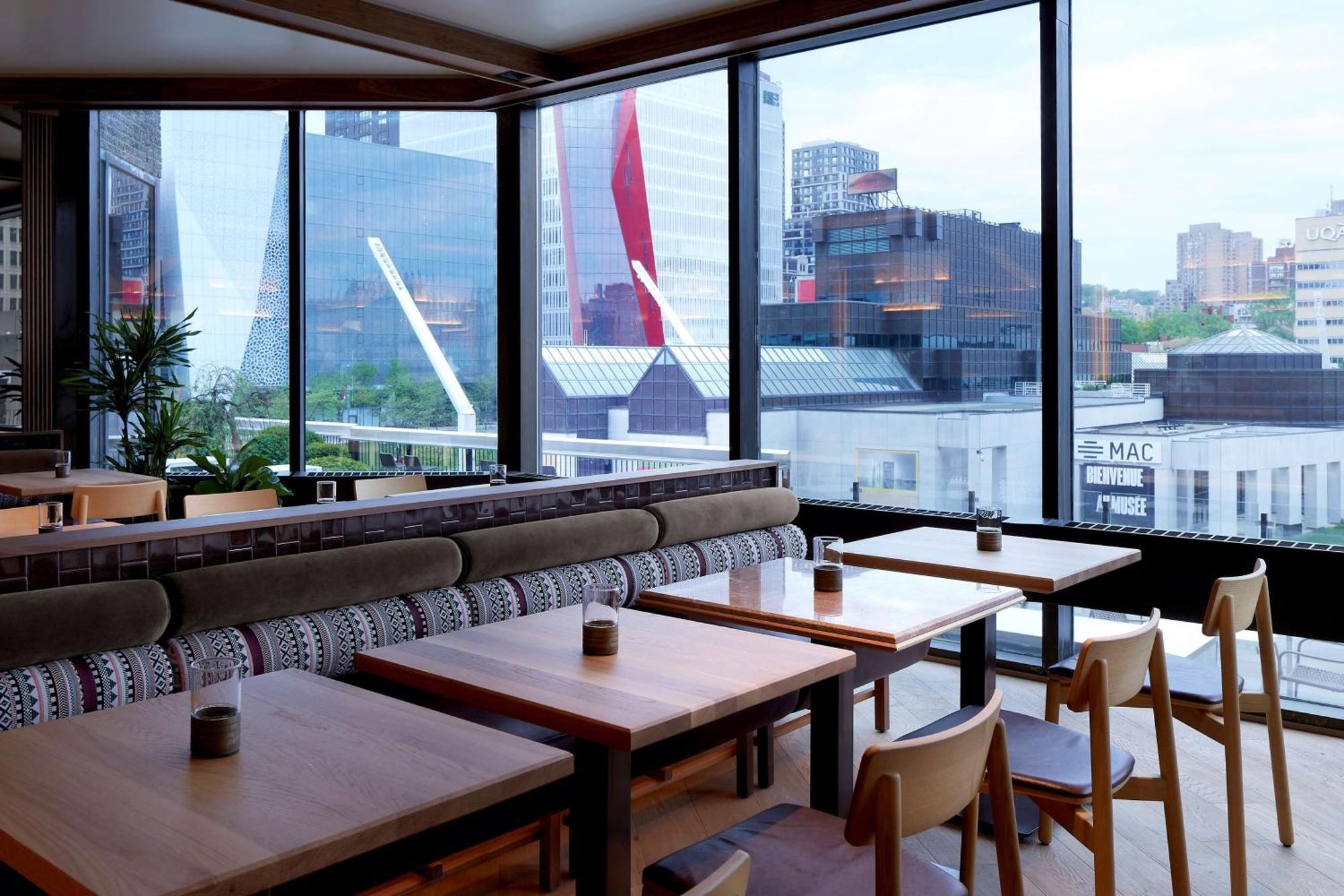 Doubletree By Hilton Montreal Hotel Exterior photo