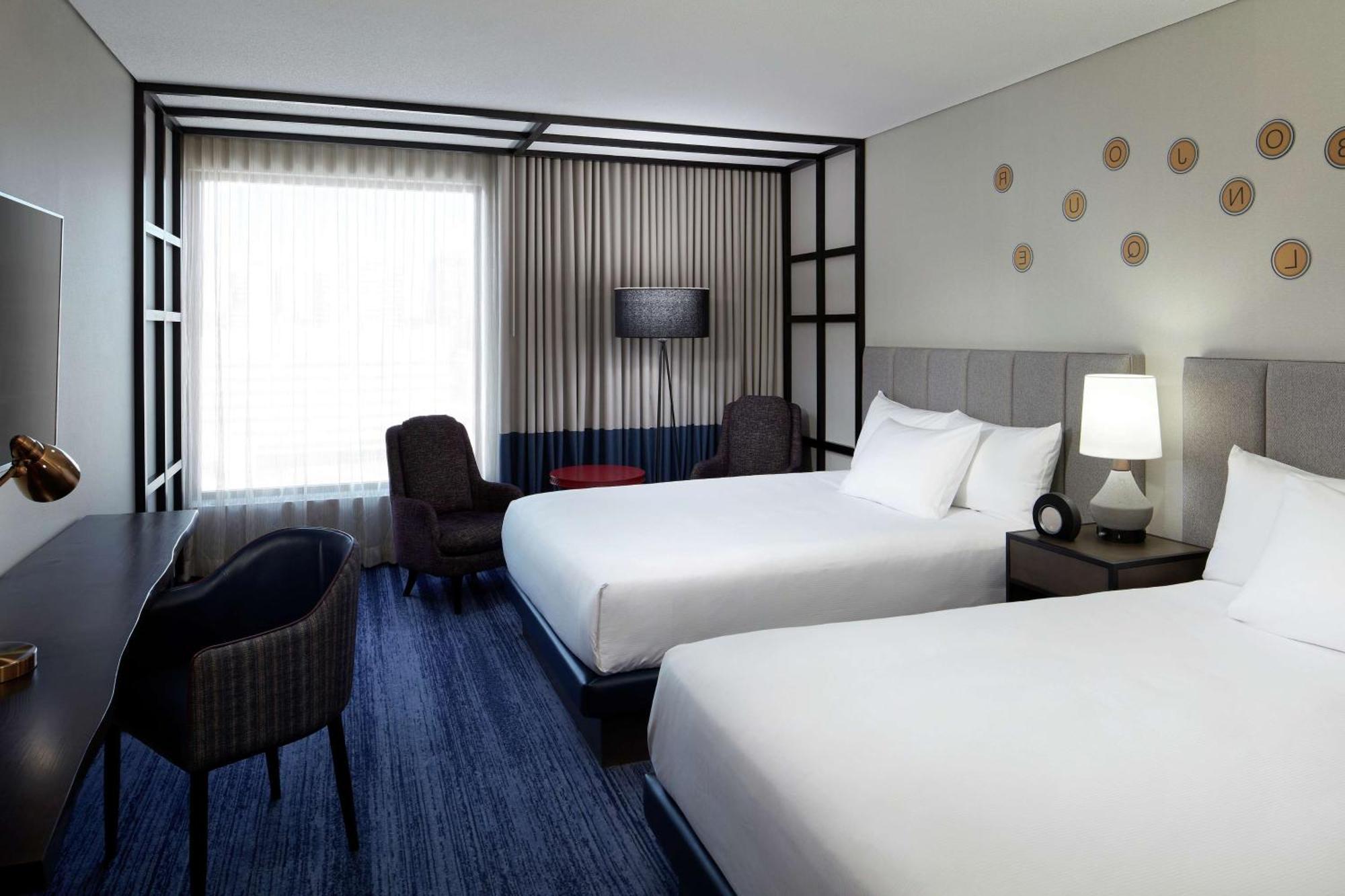 Doubletree By Hilton Montreal Hotel Exterior photo