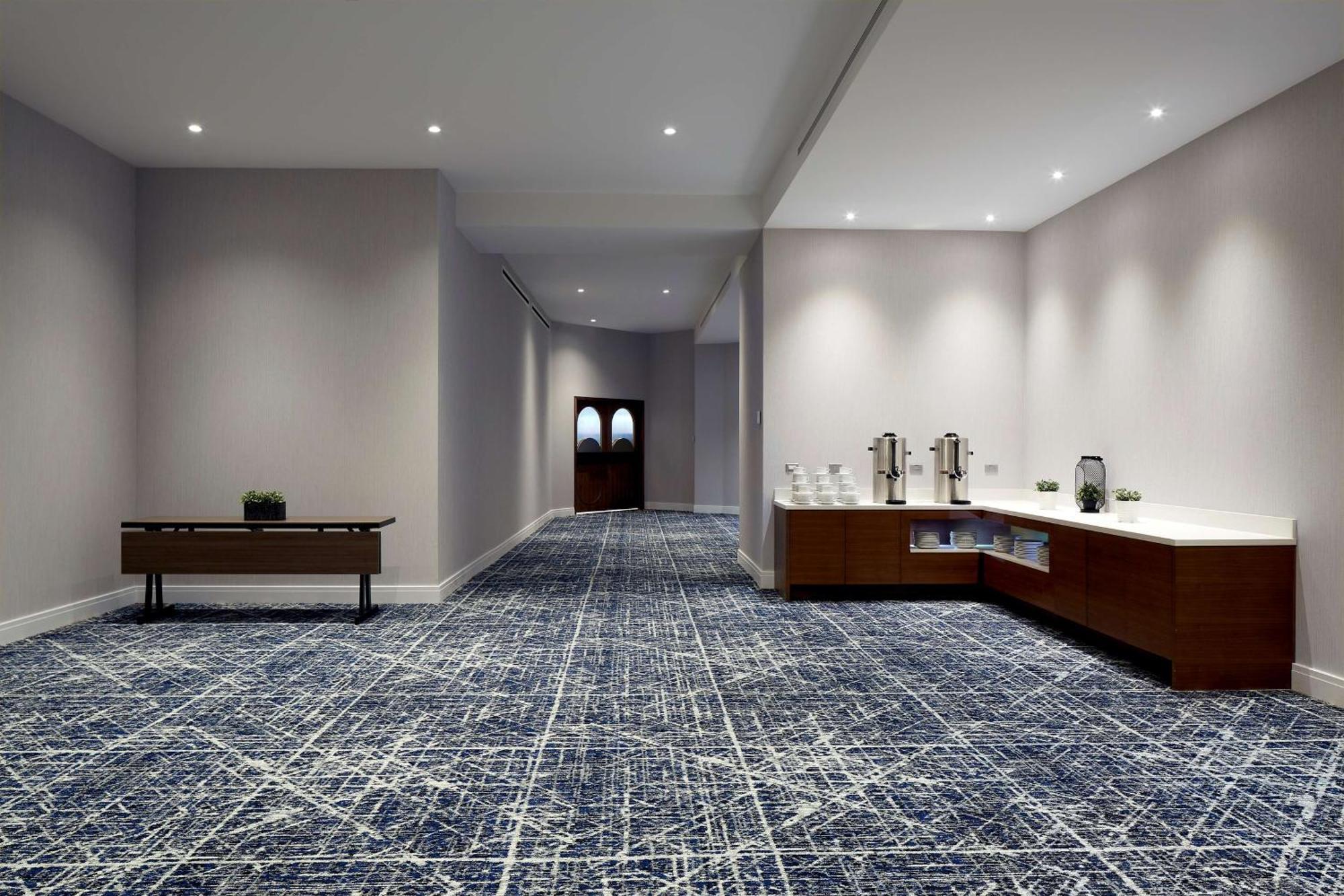 Doubletree By Hilton Montreal Hotel Exterior photo