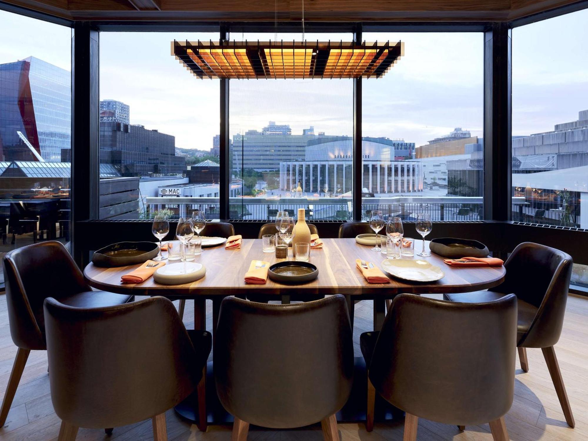 Doubletree By Hilton Montreal Hotel Exterior photo