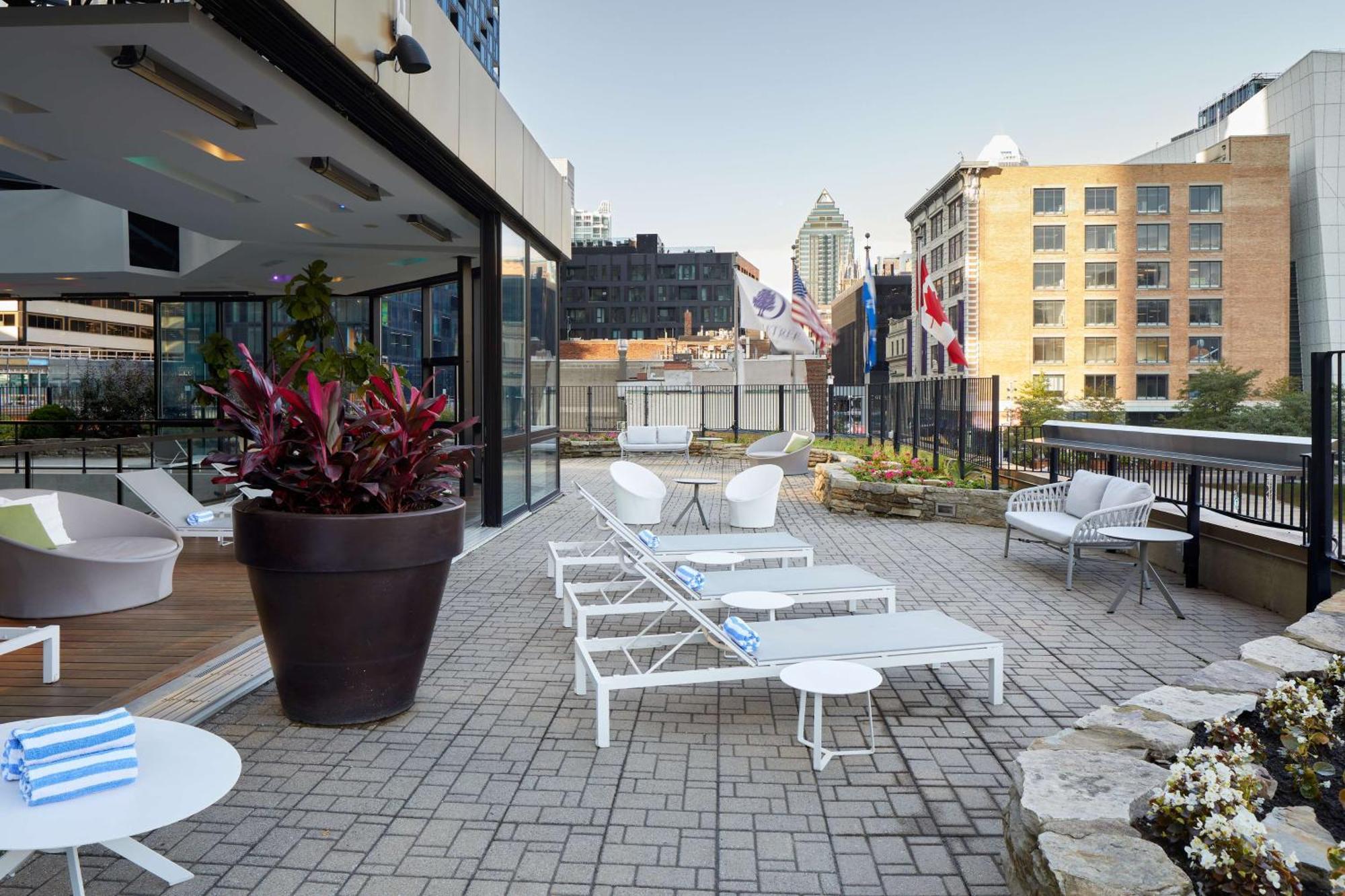 Doubletree By Hilton Montreal Hotel Exterior photo